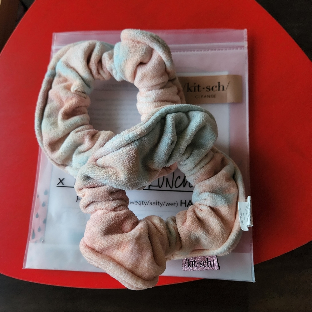 Kitsch towel scrunchie